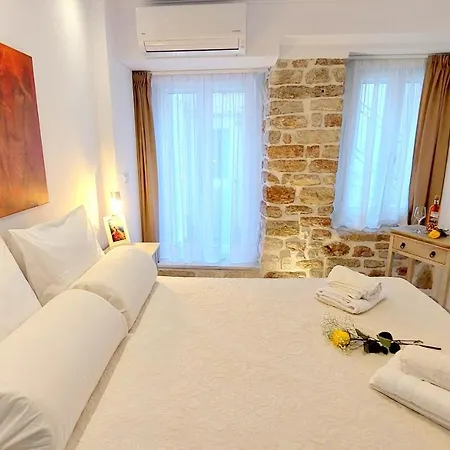 Mouses Erato Vathy (Ithaca)