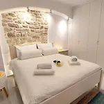 Mouses Erato Апартаменты Вати
