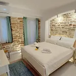 Апартаменты Mouses Erato