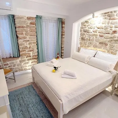Mouses Erato Apartment