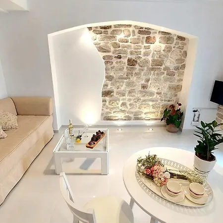 Mouses Erato